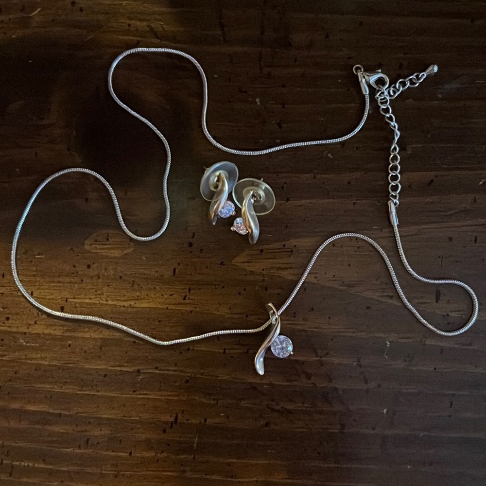 Gold necklace and earring set
